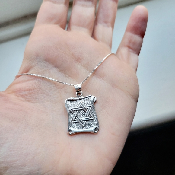 New Solid 925 Sterling Silver Torah Scroll Star of David Necklace - Picture 1 of 9